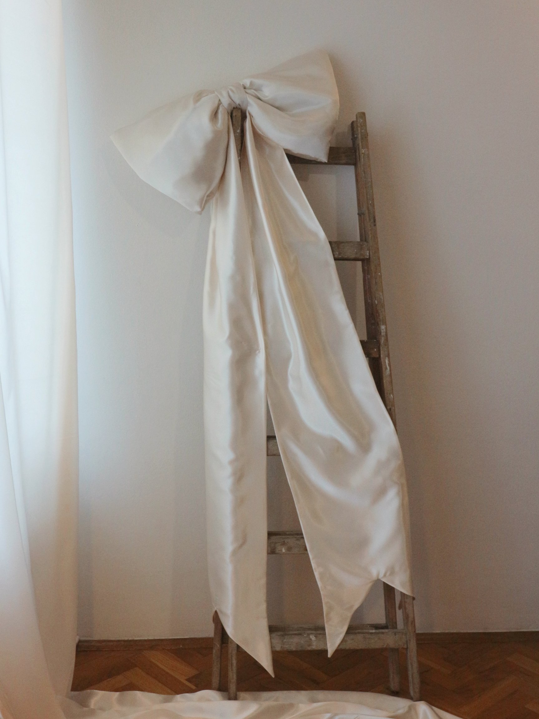 SATIN BOW _ beige take tha break _ božićne dekoracije _ proizvedeno u Hrvatskoj (1)