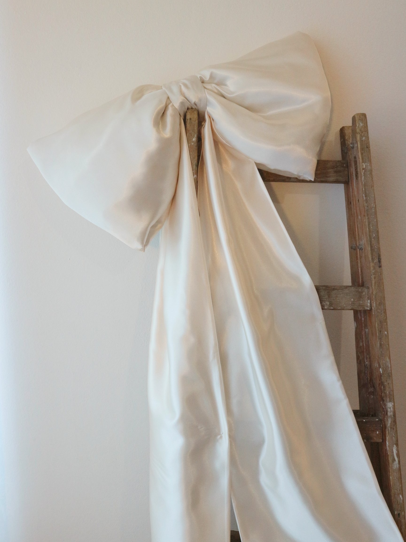 SATIN BOW _ beige take tha break _ božićne dekoracije _ proizvedeno u Hrvatskoj (3)