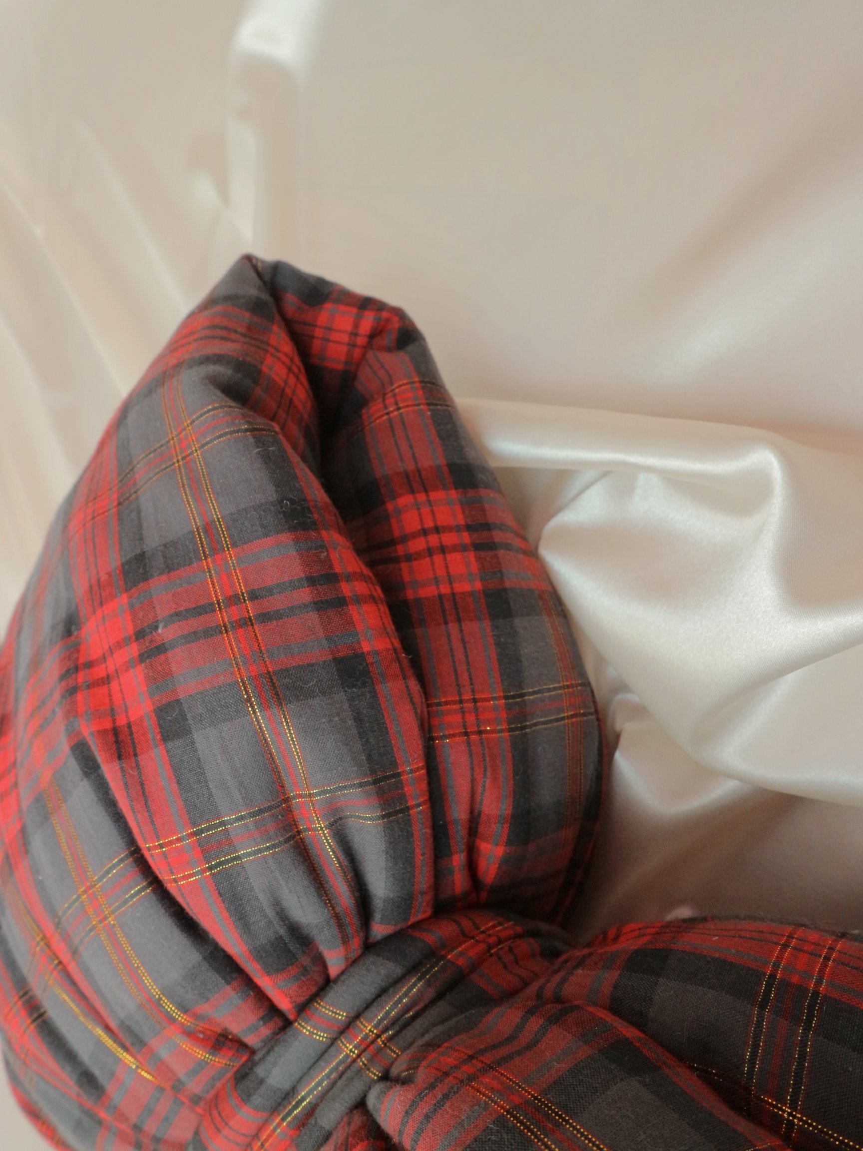 red tartan _ mašna jastuk _ take tha break _ proizvedeno u Hrvatskoj (2)