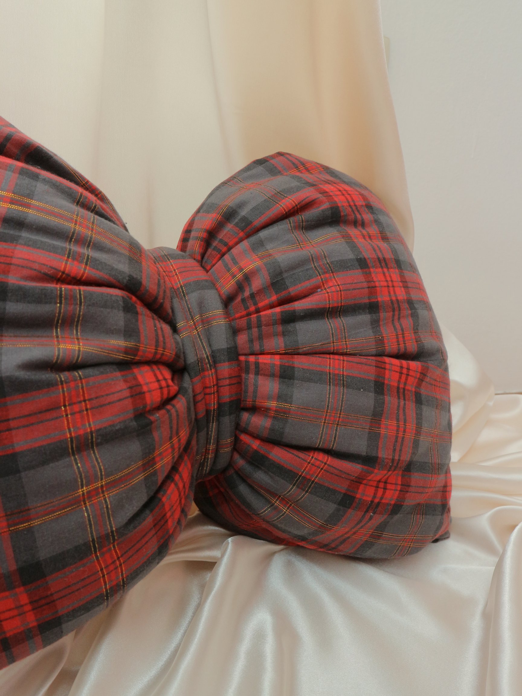 red tartan _ mašna jastuk _ take tha break _ proizvedeno u Hrvatskoj (3)